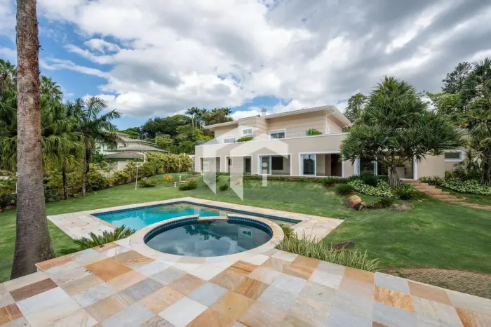 CASA À VENDA EM CONDOMÍNIO FECHADO COM 4 SUÍTES NO GRAMADO EM CAMPINAS/SP.