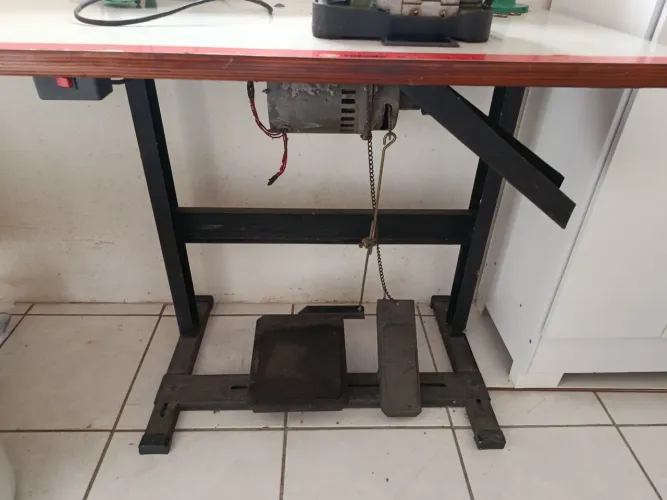 Máquina de costura Overlock