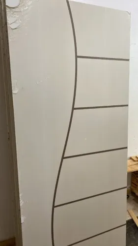 Porta frisada branca - com pintura UV- já vai pronta - embalada