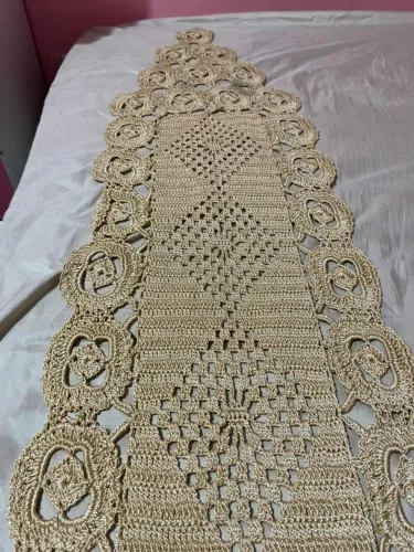 Toalha caminho croche bege 