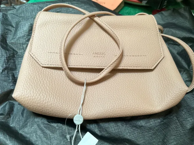 Bolsa nova Arezzo pequena.