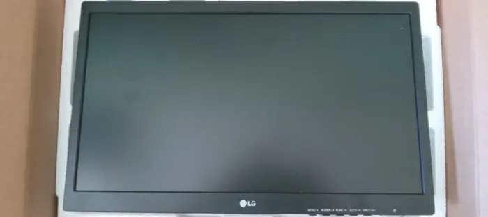 Munitor LG flatron 20 M37 AA-B DEFEITO  TELA TREMENDO NOVO NUNCA USADO