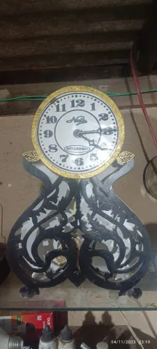 Relógio de mesa em MDF