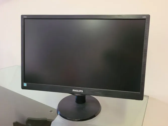 Monitor Philips LED 18,5 polegadas SEM DETALHES 