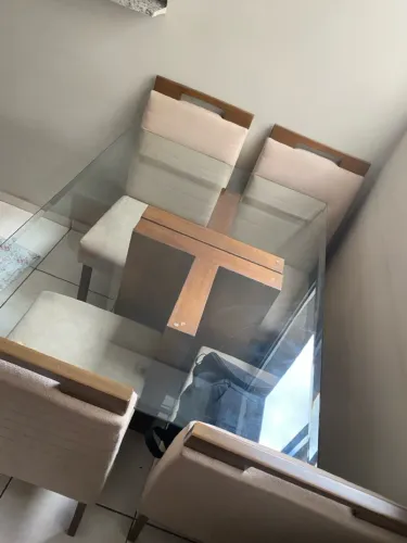 Mesa de Jantar com Tampo de Vidro 4 cadeiras