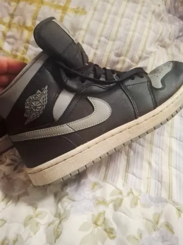 Nike air jordan 1 mid, tamanho 39, preto e cinza, original, usado poucas vezes, perfeito.