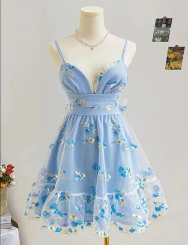 Vestido de tule bordado azul
