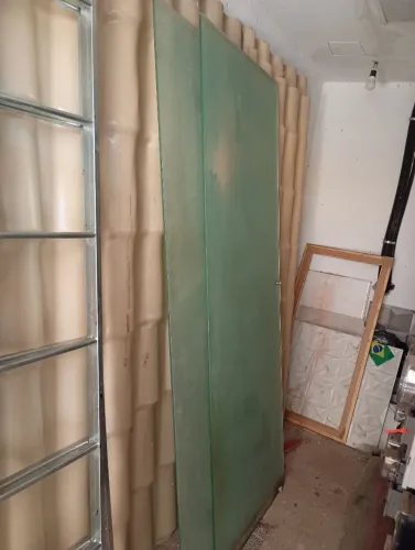 Vendo 2 vidro bridex dois metros e dezesseis por 85 de largura