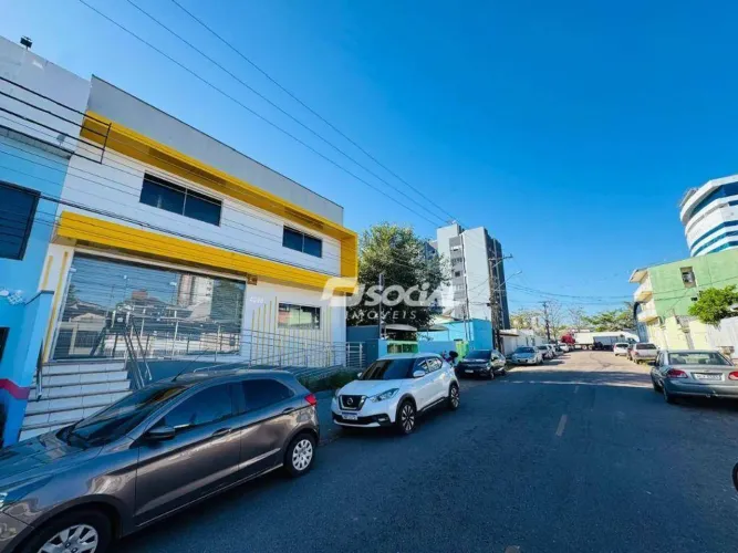 Lindo prédio para locaçao com amplo espaço, estacionamento privativo e localizaçao privile