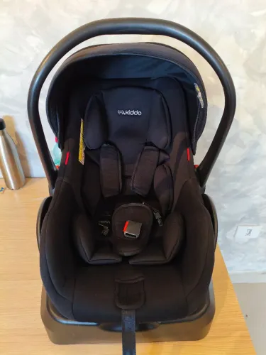 Bebe conforto Kiddo + base removível 