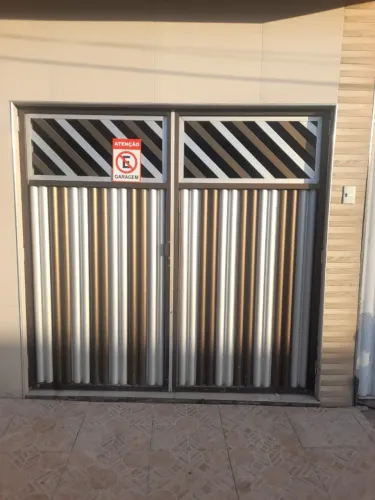 portão de garagem composto por duas folhas