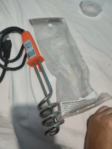 Aquecedor de água portátil na caixa