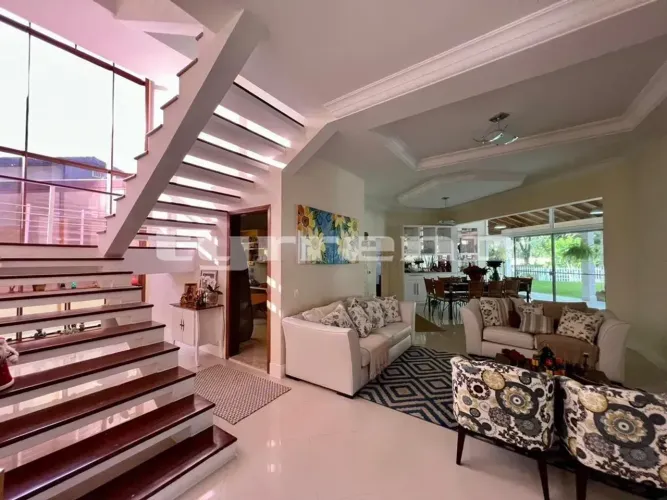 Linda casa no condomínio Esplanada do Sol