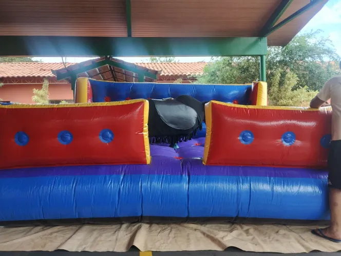 Aluguel de touro mecânico e brinquedos inflável