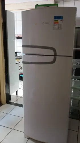 VENDO GELADEIRA CONSUL FUNCIONANDO PERFEITAMENTE MOTIVO DA VENDA COMPREI OUTRA 900$