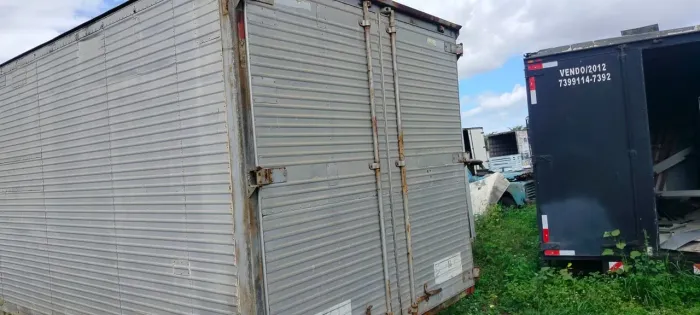 Vende se um Baú de 7 m
