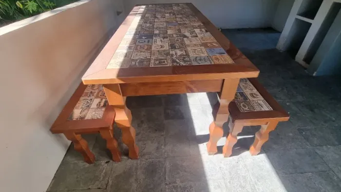 Mesa com bancos Retangular de Madeira e Azulejo