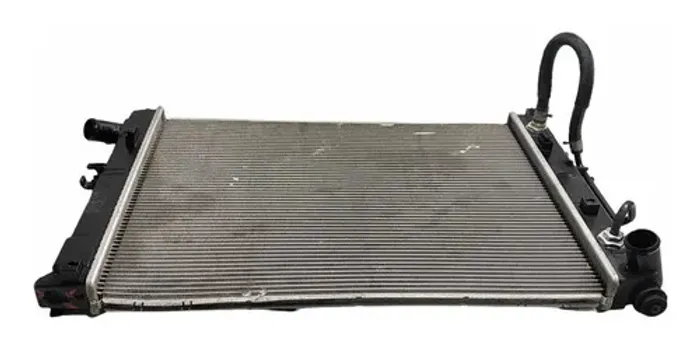 Radiador Água Hyundai I30 1.8 16v 2016 C/ 1 Pé Quebrado