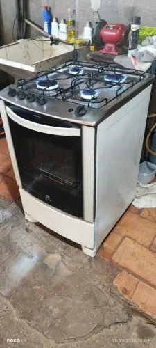 Fogão Eletrolux 4 bocas bem conservado