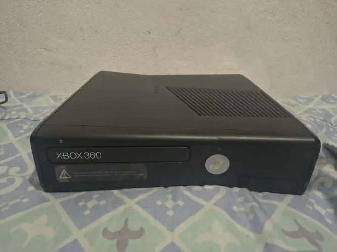 Xbox 360 com um jogo