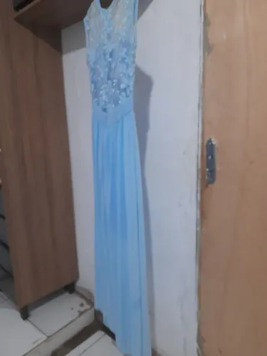 Vendo este lindo vestido en bom estado de uso. Tamanha s. 
