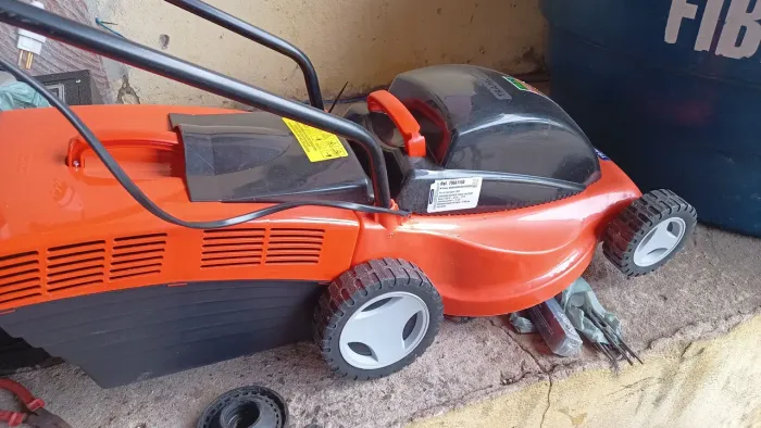 Aparador de grama com regulagem de altura 1300wats 127volts
