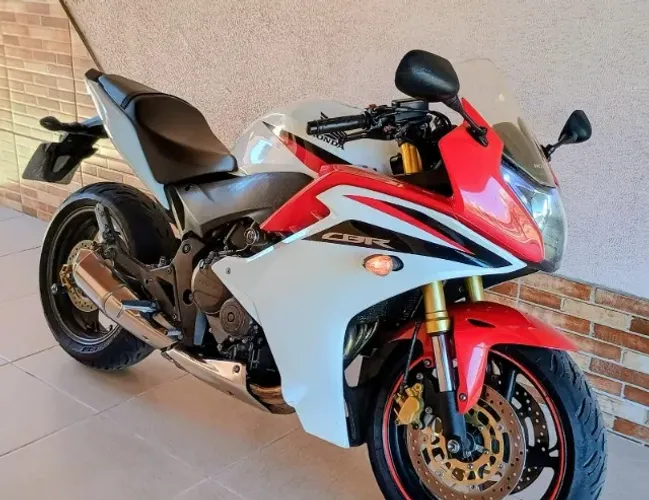 HORNET CARENADA CBR600F
