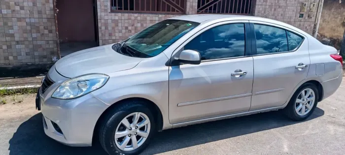 Nissan Versa SL 1.6 16V Flex Fuel 4P Mec. 2013