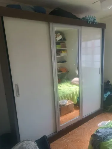 Guarda roupa casal com espelho em bom estado não desmonto e não montamos