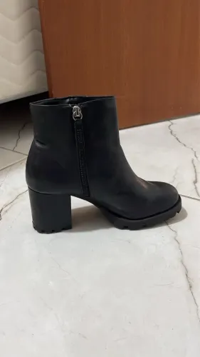 Bota schutz couro