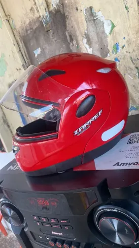 Capacete pouco usado, ele e 320 na loja