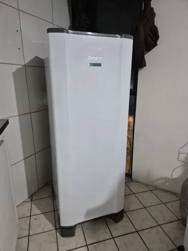 Dentro da garantia! Geladeira Esmaltec para conserto