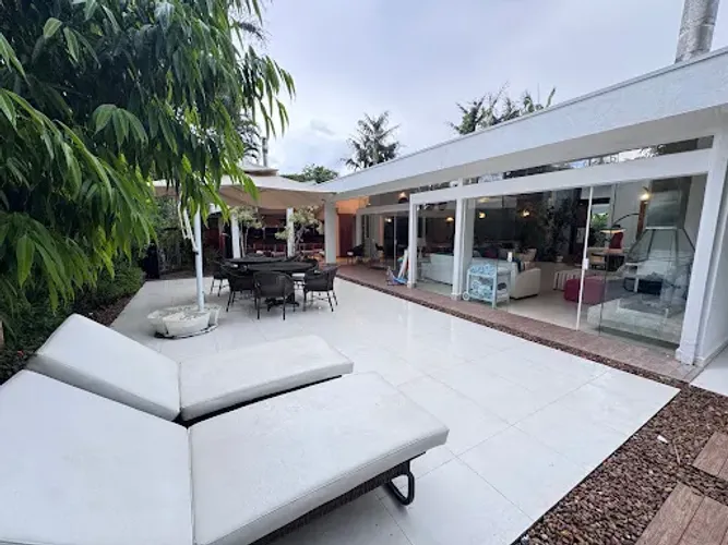 Casa Térrea em Condomínio na Praia do Engenho Locação Mensal, 5 Suítes, Jacuzzi, Espaço G