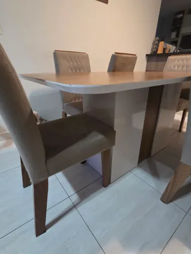 Mesa de jantar de madeira + 6 cadeiras estofadas (ótimo estado)