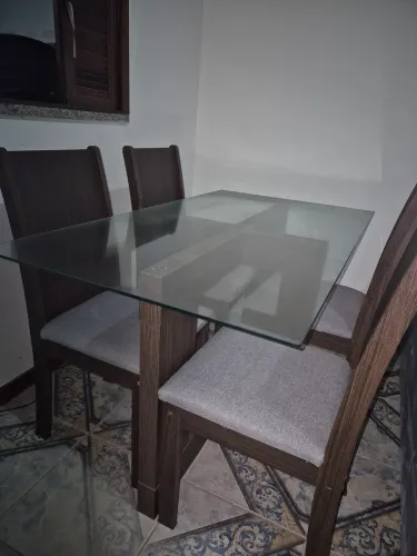 Mesa de Vidro com 4 lugares