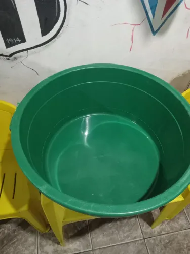 Vendo essa bacia de plástico 