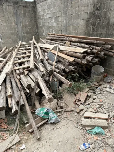 Escora 2,5m e 3m de eucalipto - FAÇA PROPOSTA - OBRA - LAJE