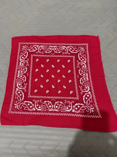 Bandana clássica vermelha paisley