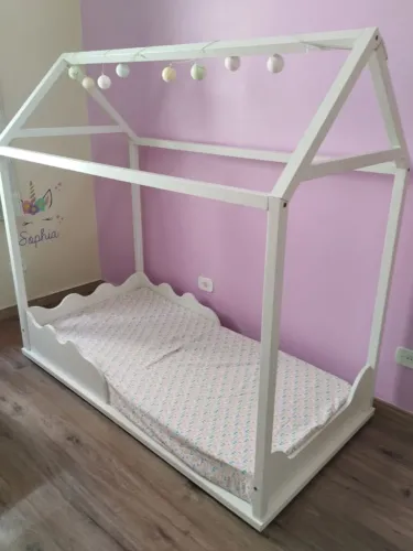 Cama montessoriana casinha infantil - usada, em bom estado
