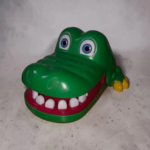 BRINQUEDO MORDE JACARÉ