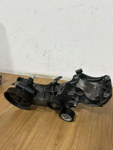 Suporte alternador Clio 1.0 16v