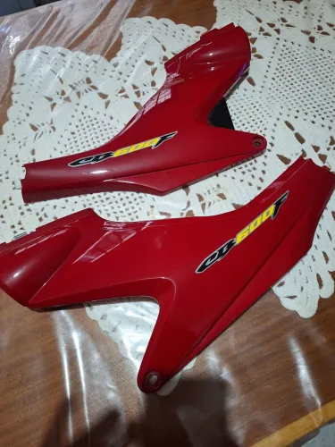 LATERAIS DA HORNET CARBURADA 2005 A 2007 - ORIGINAL HONDA. (PAR)