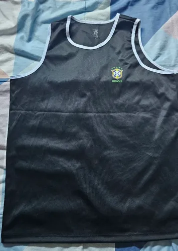 Vendo essas 4 camisas regatas por 90 reias