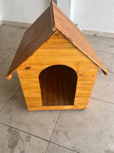 Casa pra cachorro nunca usada, já envernizada