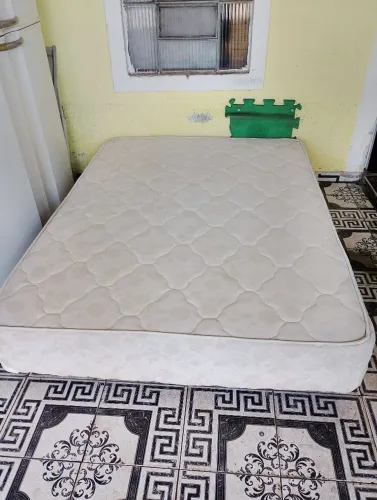 Vendo cama box de casal conjugada colchão fino