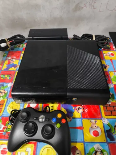 Xbox 360 super slim desbloqueado,leitor e HD