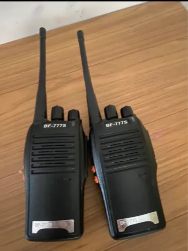 Par de Rádios Comunicadores BF-777S