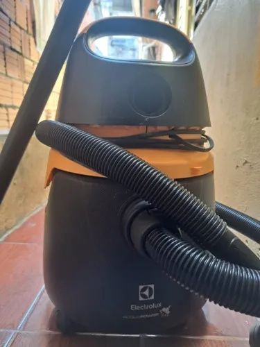 ASPIRADOR DE PÓ E ÁGUA ELETROLUX