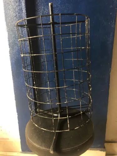 Expositor Giratório aramado em bom estado