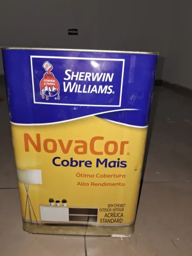 Lata de tinta lacrada